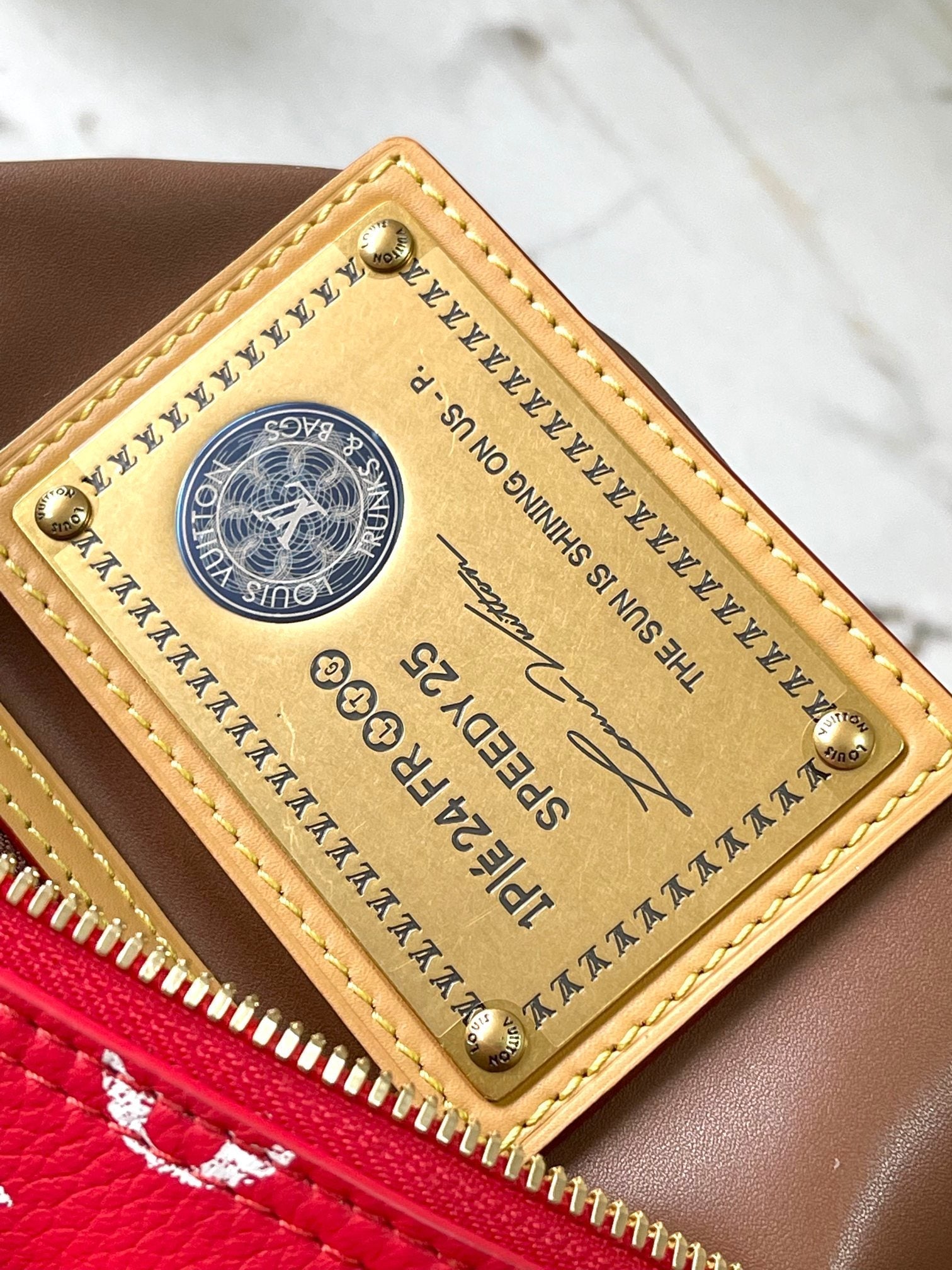 SPEEDY P9 BANDOULIÈRE 25 IN ROTEM MONOGRAMM-CANVAS MIT GOLDENEN BESCHLÄGEN