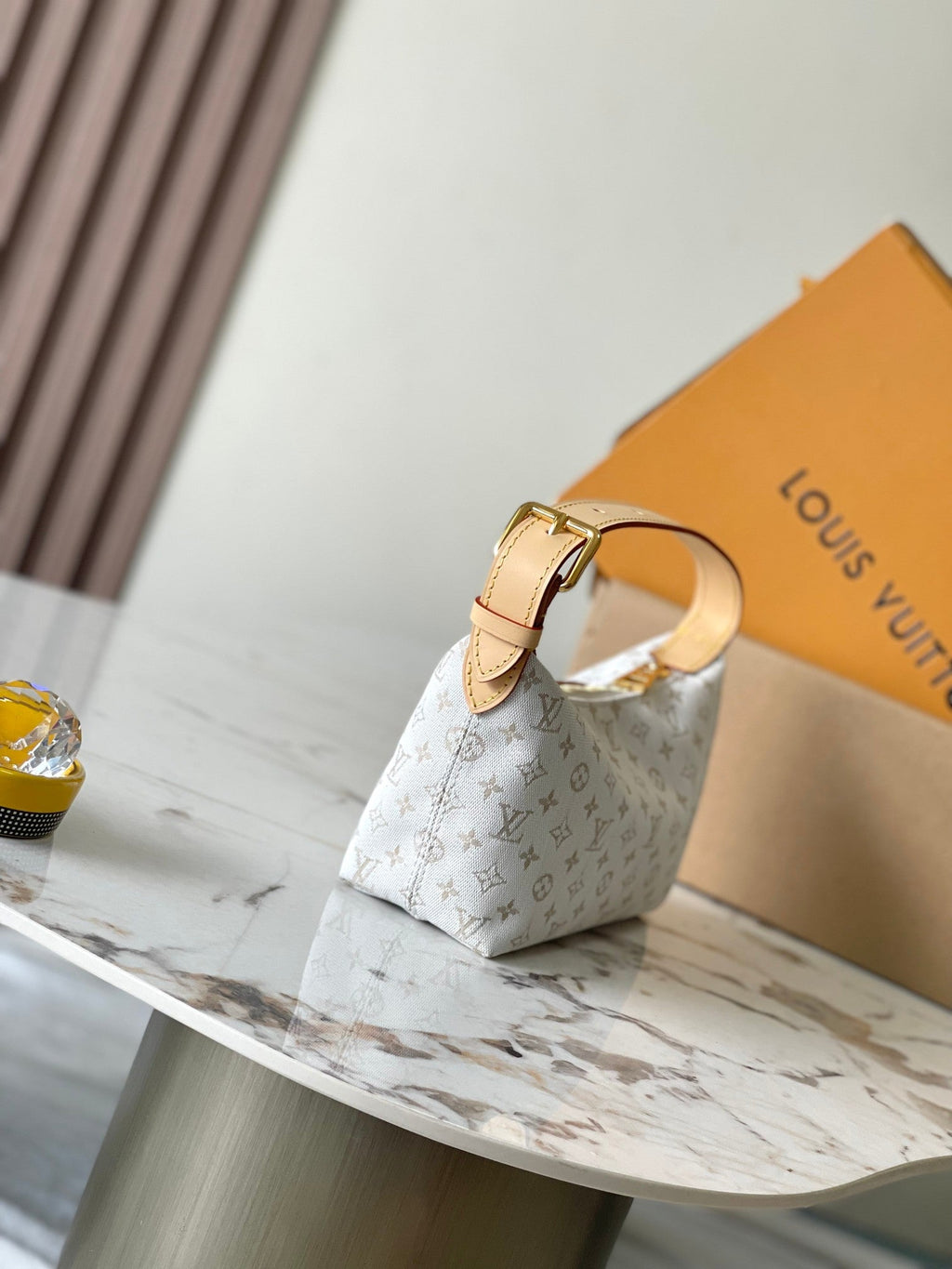 HILLS POCHETTE 20 IN WEISS MONOGRAMM MINI JACQUARD