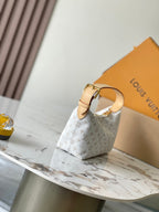 HILLS POCHETTE 20 IN WEISS MONOGRAMM MINI JACQUARD