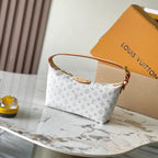 HILLS POCHETTE 20 IN WEISS MONOGRAMM MINI JACQUARD