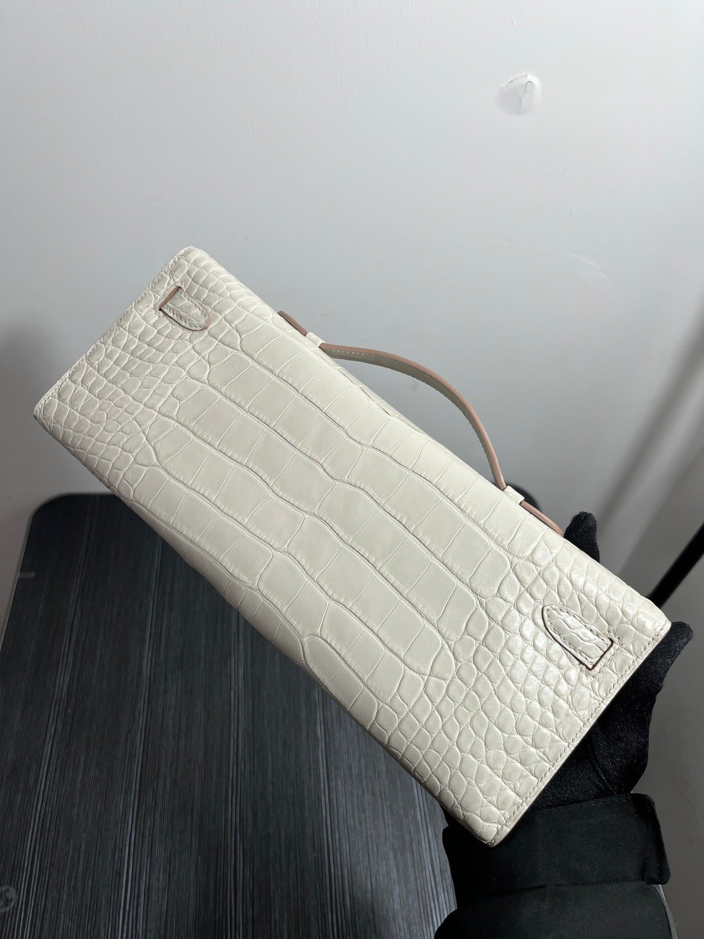 KELLY CUT 31 IN WHITE SHINNY ALLIGATOR LEATHER WITH GOLD HARDWARE (MADE-TO-ODER)