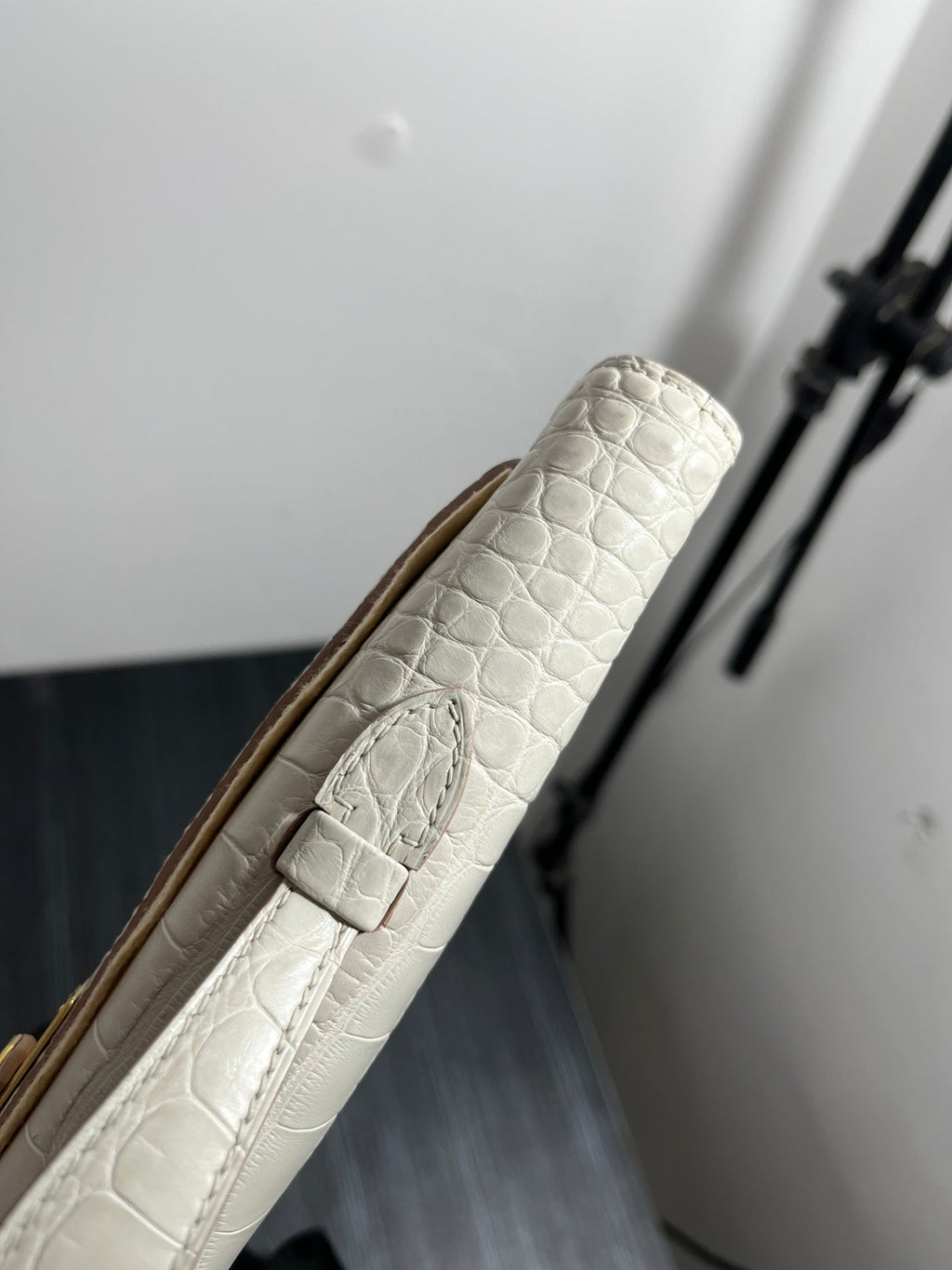 KELLY CUT 31 IN WHITE SHINNY ALLIGATOR LEATHER WITH GOLD HARDWARE (MADE-TO-ODER)