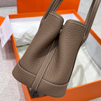 GARDEN PARTY 23CM IN DARK BROWN CALFSKIN