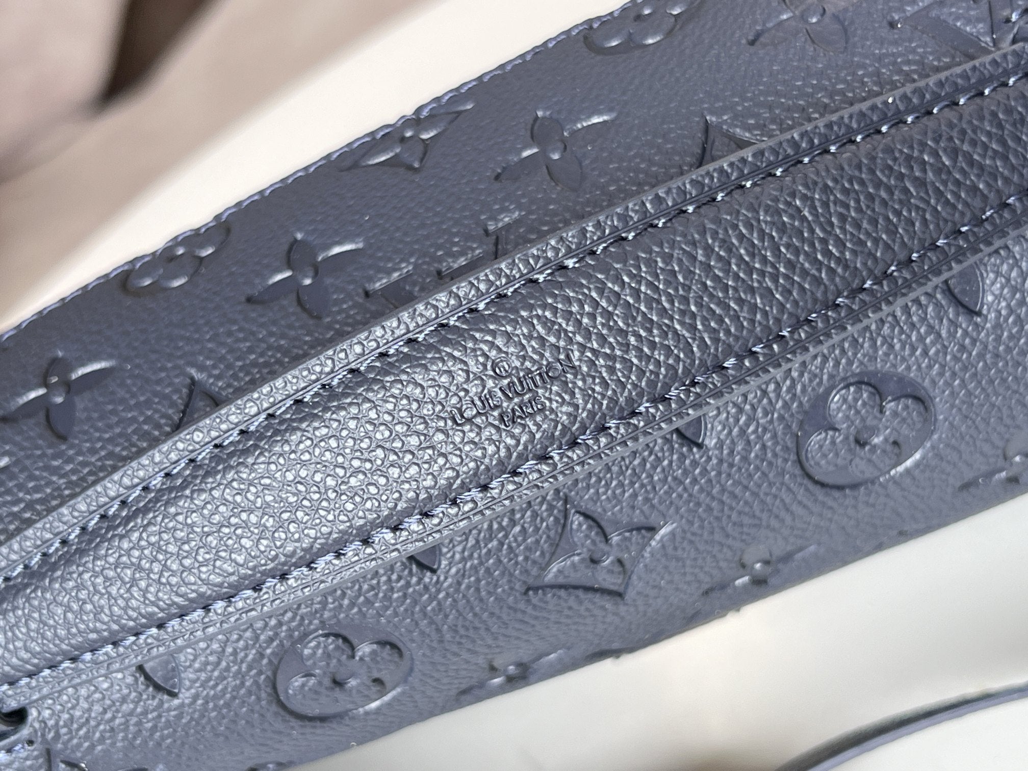 LV 25S Pochette Métis 25 in Dunkelblau, Monogramm-beschichtetes Canvas, goldene Beschläge