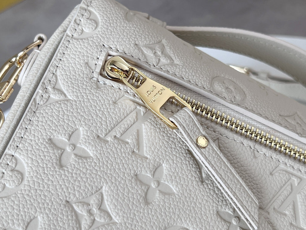 LV 25S Pochette Métis 25 in Weiß, Monogramm-beschichtetes Canvas, goldene Beschläge
