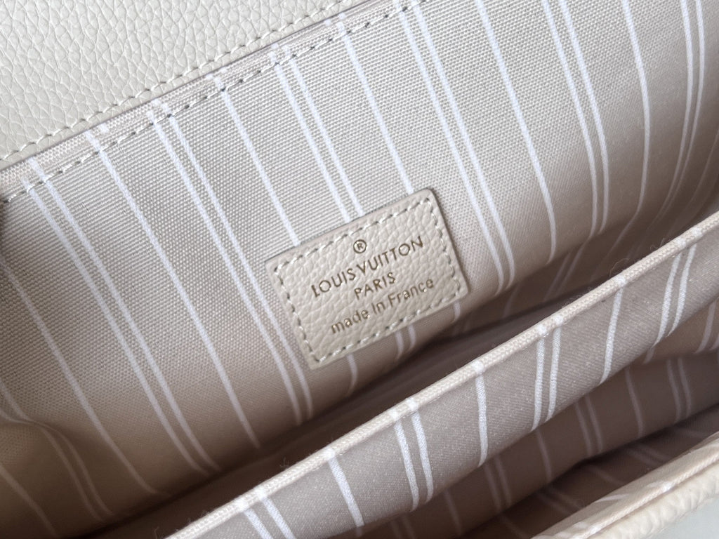 LV 25S Pochette Métis 25 in Weiß, Monogramm-beschichtetes Canvas, goldene Beschläge