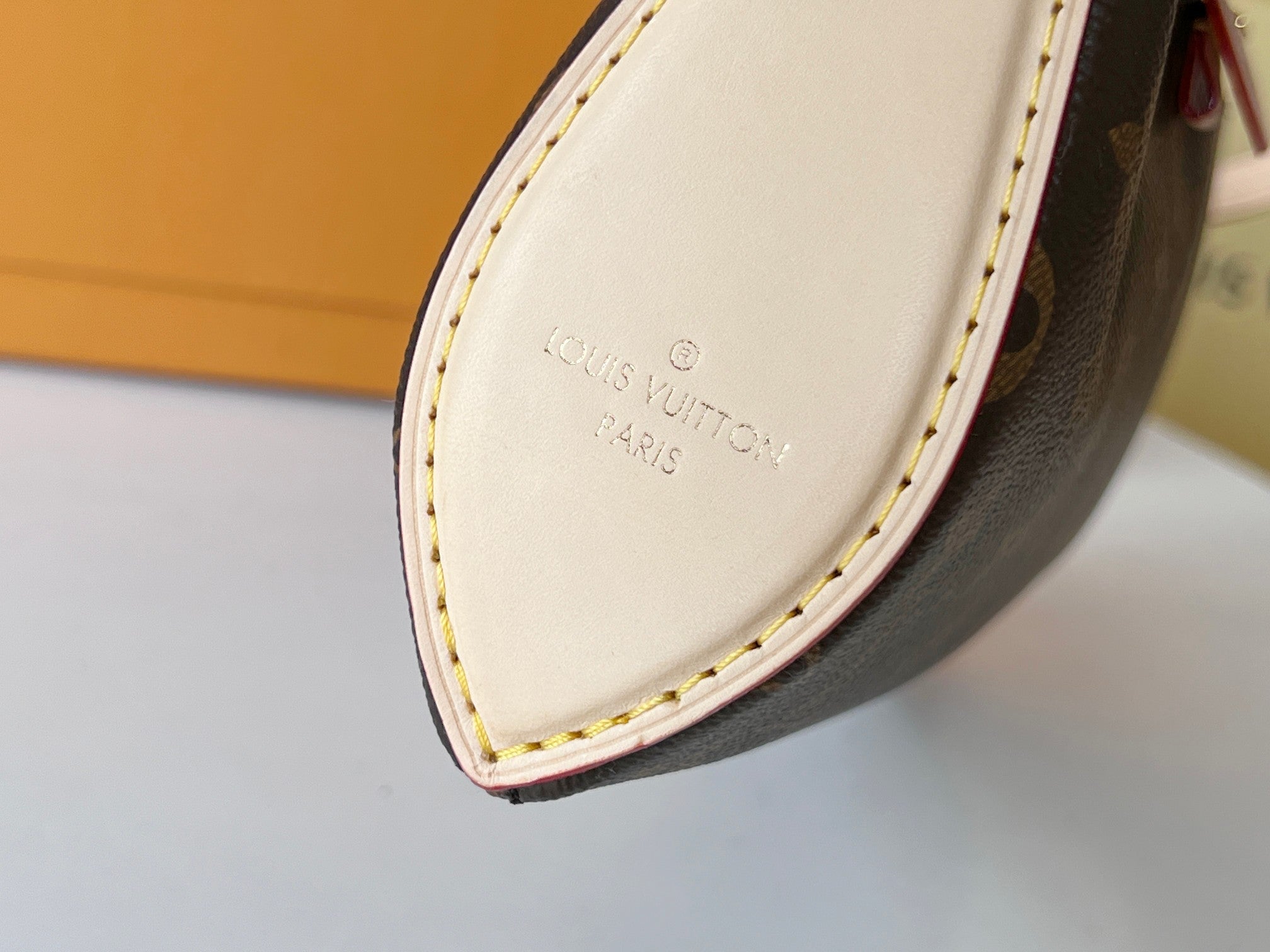 LV 25S Pochette Tirette 22 in Dunkelbraun, Monogramm-Canvas, goldene Beschläge