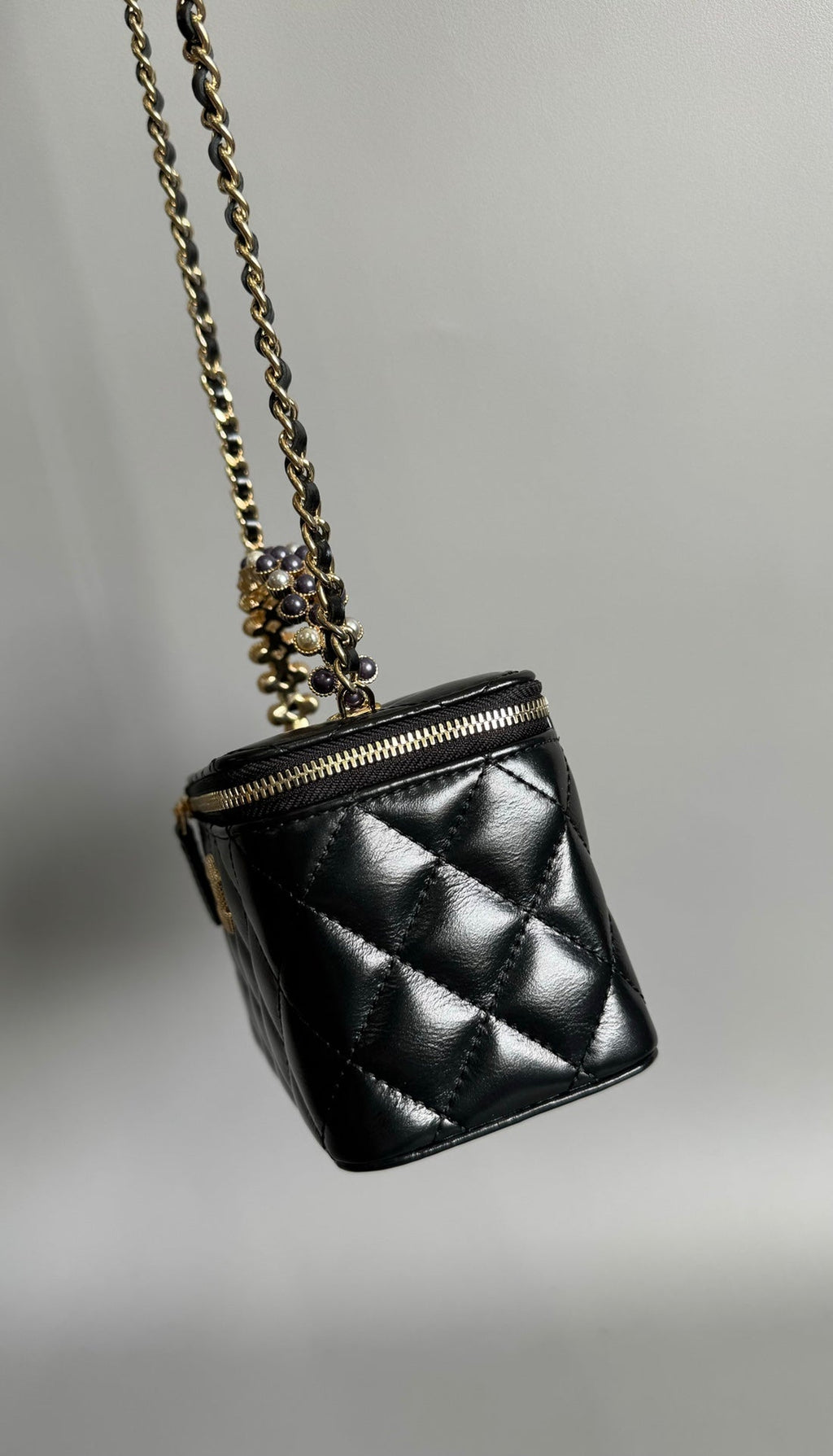 CC Kosmetikkoffer Pearl 17 cm Schwarzes Lammleder Goldfarbene Beschläge