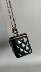 CC Kosmetikkoffer Pearl 17 cm Schwarzes Lammleder Goldfarbene Beschläge