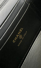 CC Kosmetikkoffer Pearl 17 cm Schwarzes Lammleder Goldfarbene Beschläge