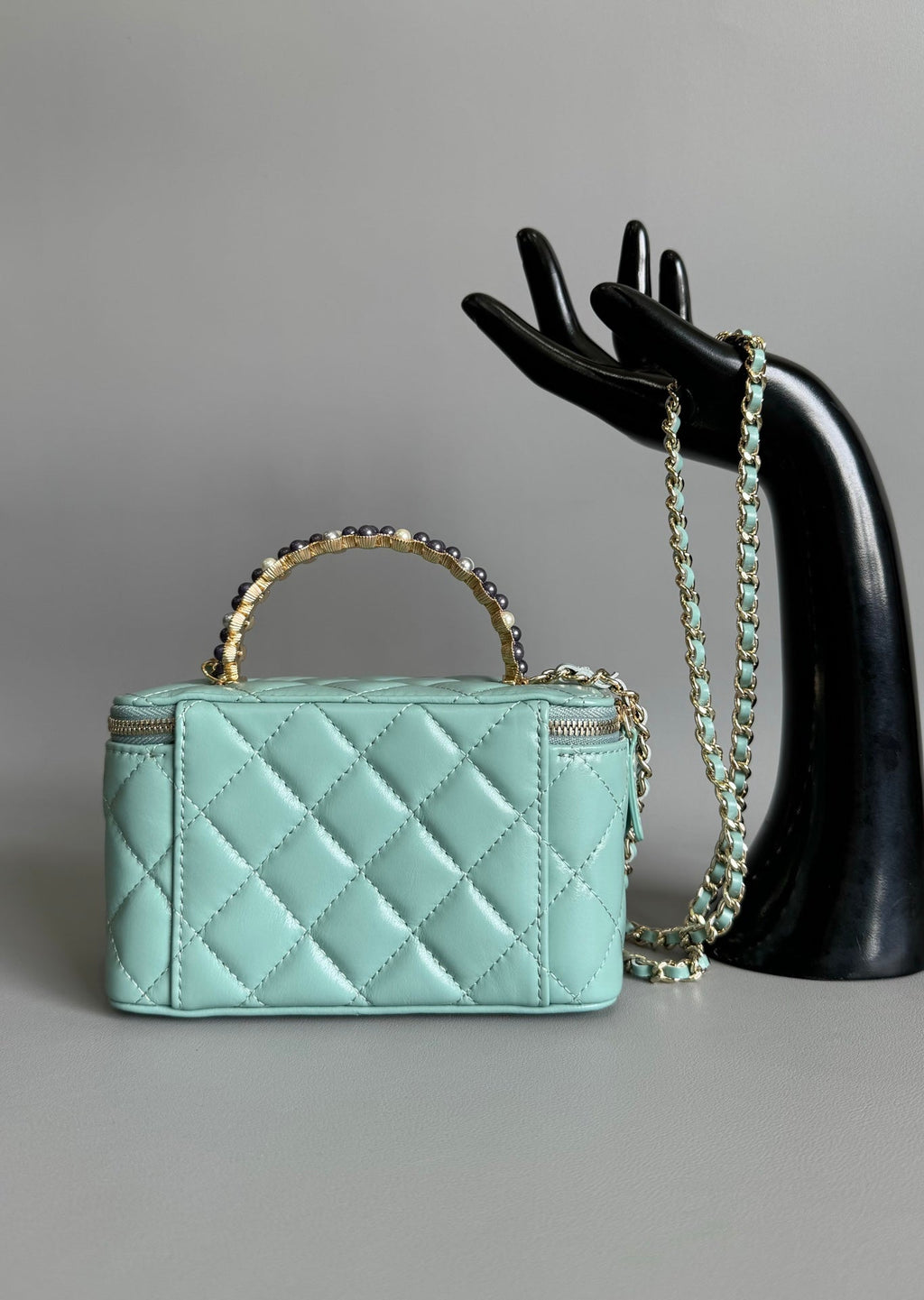 CC Kosmetikkoffer Perle 17 cm Aquablaues Lammleder Goldfarbene Beschläge