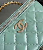 CC Kosmetikkoffer Perle 17 cm Aquablaues Lammleder Goldfarbene Beschläge