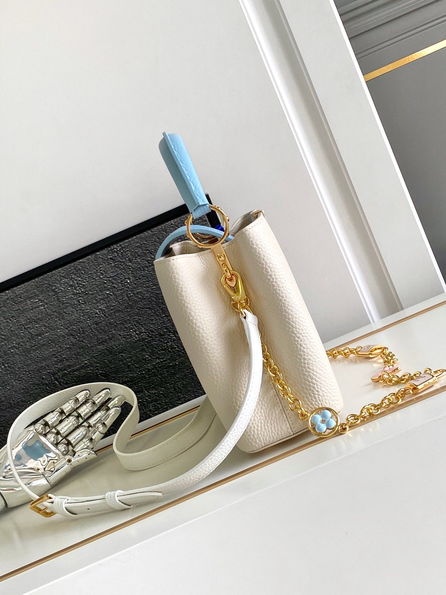 CAPUCINES BB 27 IN PERLWEISS-MIX HIMMELBLAU TAURILLON GOLD HARDWARE