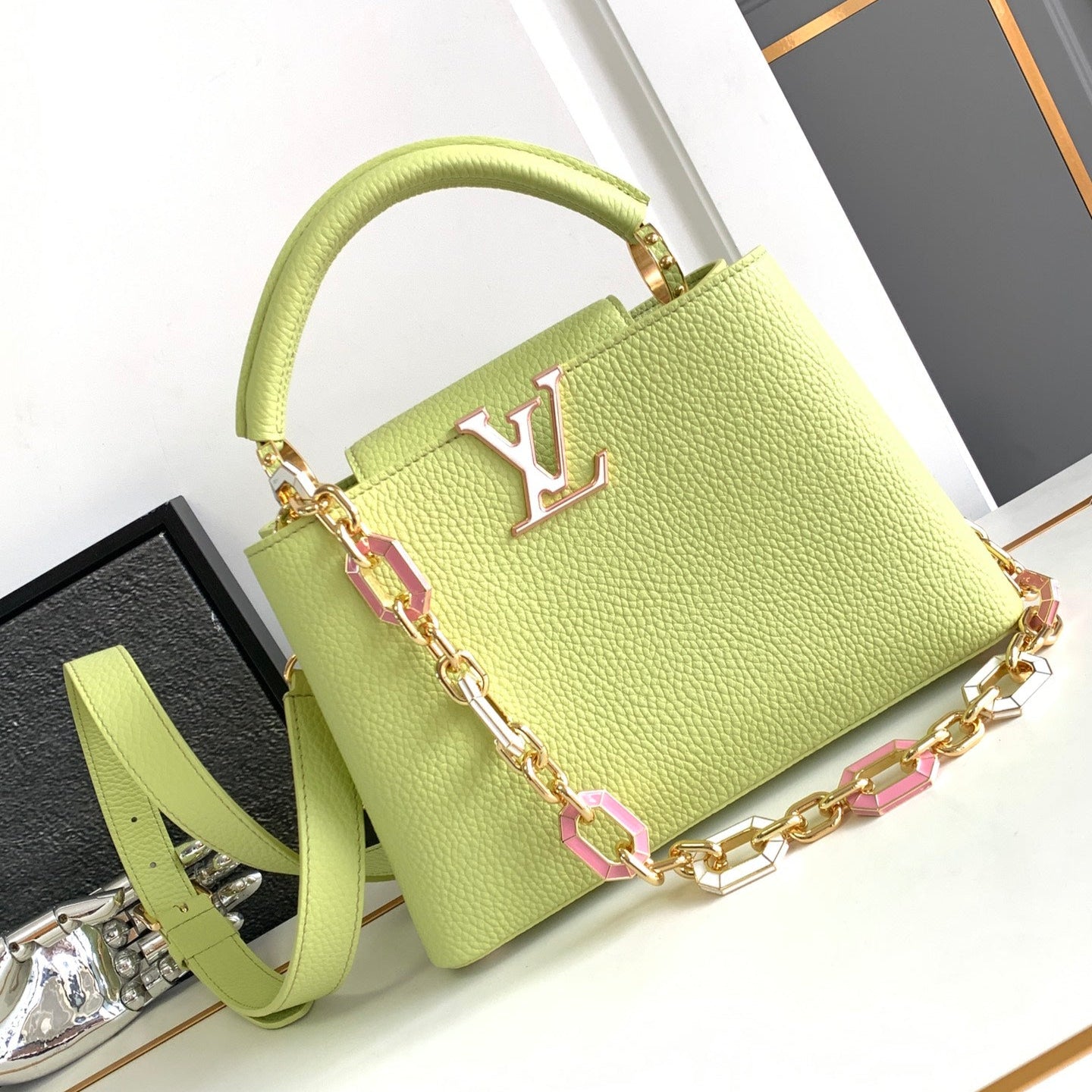 CAPUCINES BB 27 IN BIRNENGRÜN TAURILLON GOLD HARDWARE