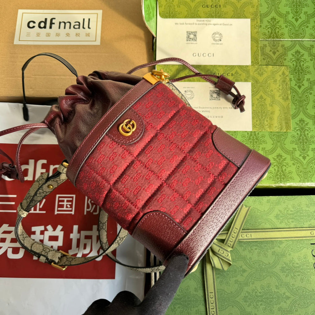 Eimertasche 18 Zoll, burgunderrotes Canvas und Kalbsleder, goldfarbene Beschläge