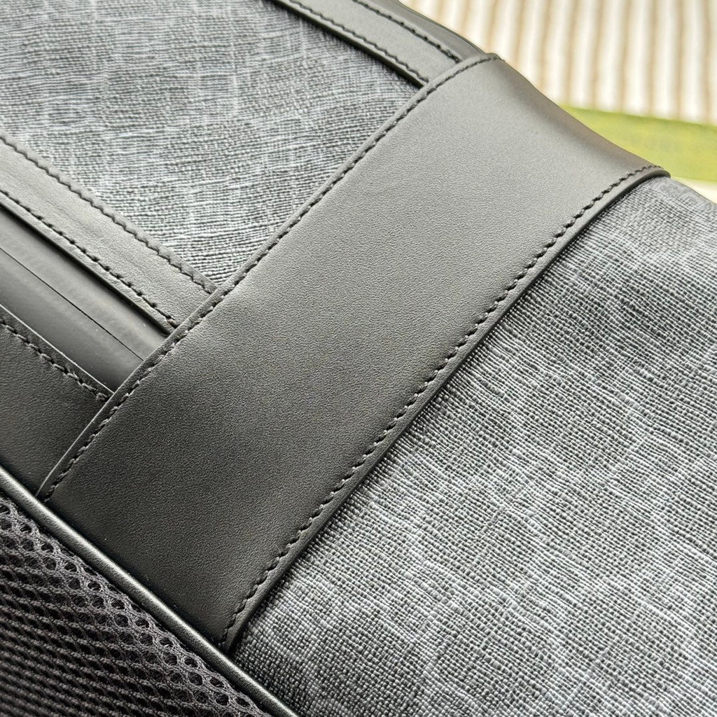 RUCKSACK 44 IN GRAUEM MONOGRAMM-CANVAS UND SCHWARZEN LEDERBEZÜGEN