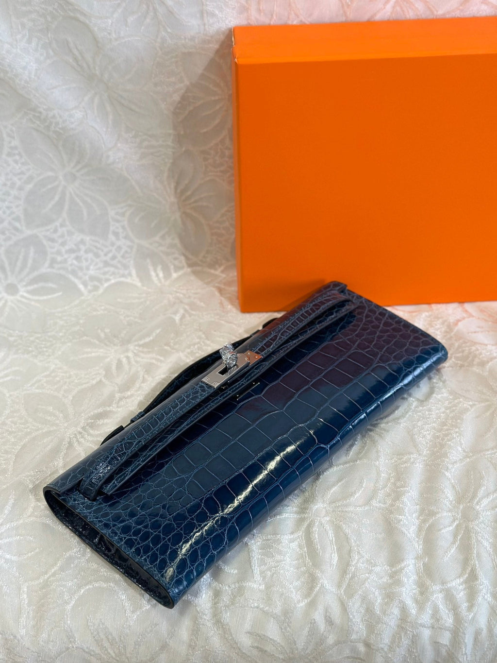 KELLY CUT 31 IN NAVY BLUE SHINNY ALLIGATOR LEATHER WITH SILVER HARDWARE (MADE-TO-ODER)