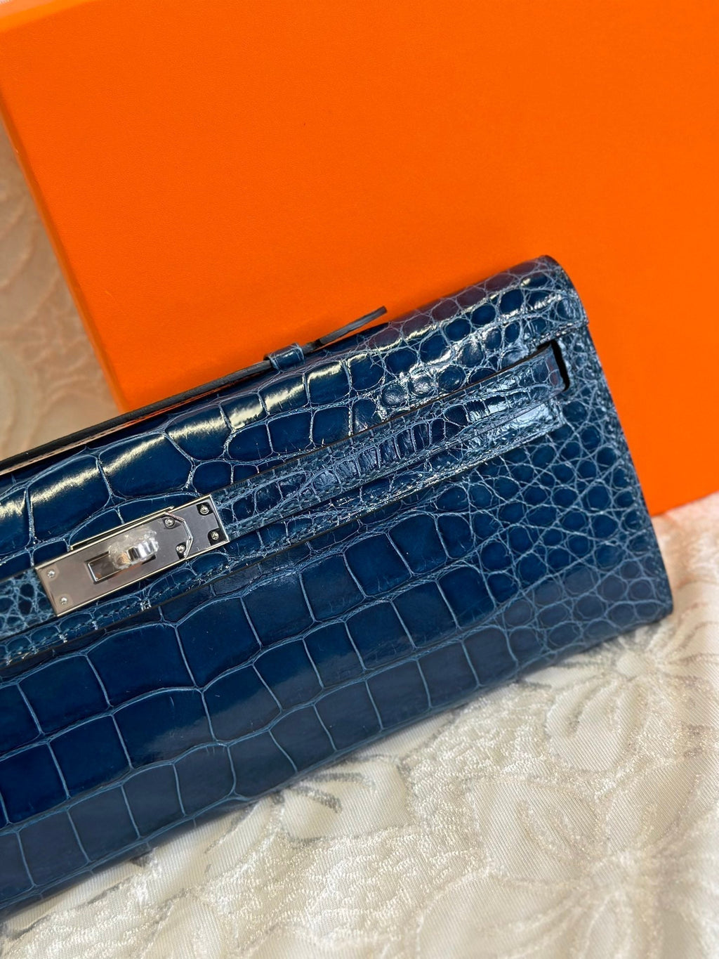 KELLY CUT 31 IN NAVY BLUE SHINNY ALLIGATOR LEATHER WITH SILVER HARDWARE (MADE-TO-ODER)