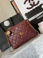 Kameratasche 24 Zoll, Buccaneer, rotes gestepptes Lammleder, Doppel-C-Goldmünze