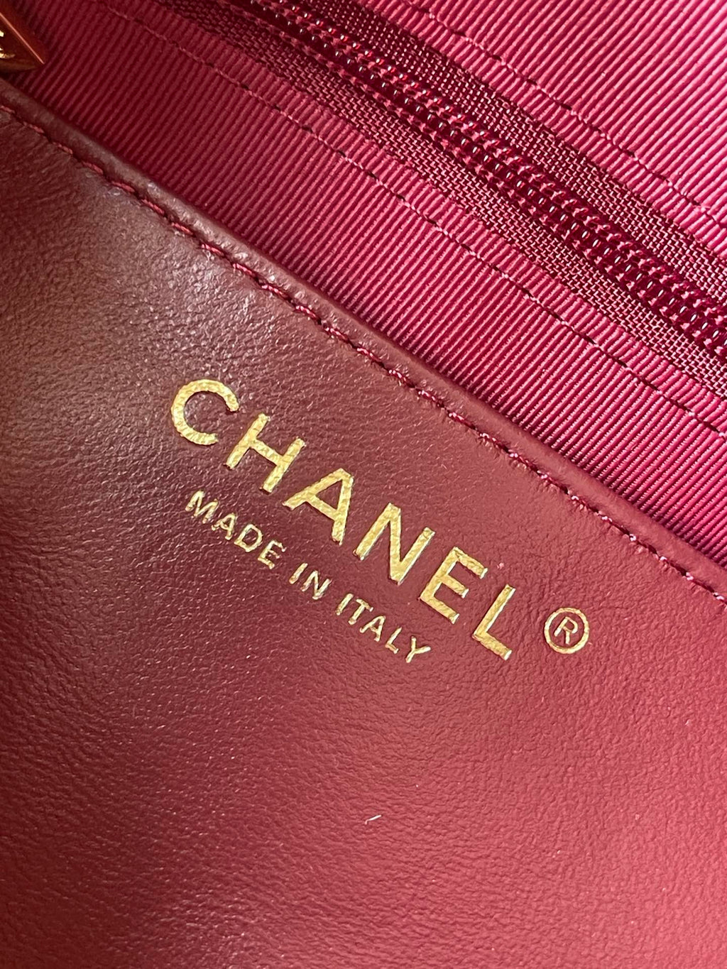 CAMERA BAG 24 IN RED QUILTED LAMBSKIN DOUBLE C GOLD COIN