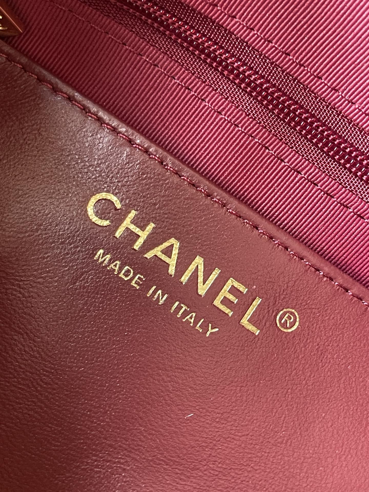 CAMERA BAG 24 IN RED QUILTED LAMBSKIN DOUBLE C GOLD COIN