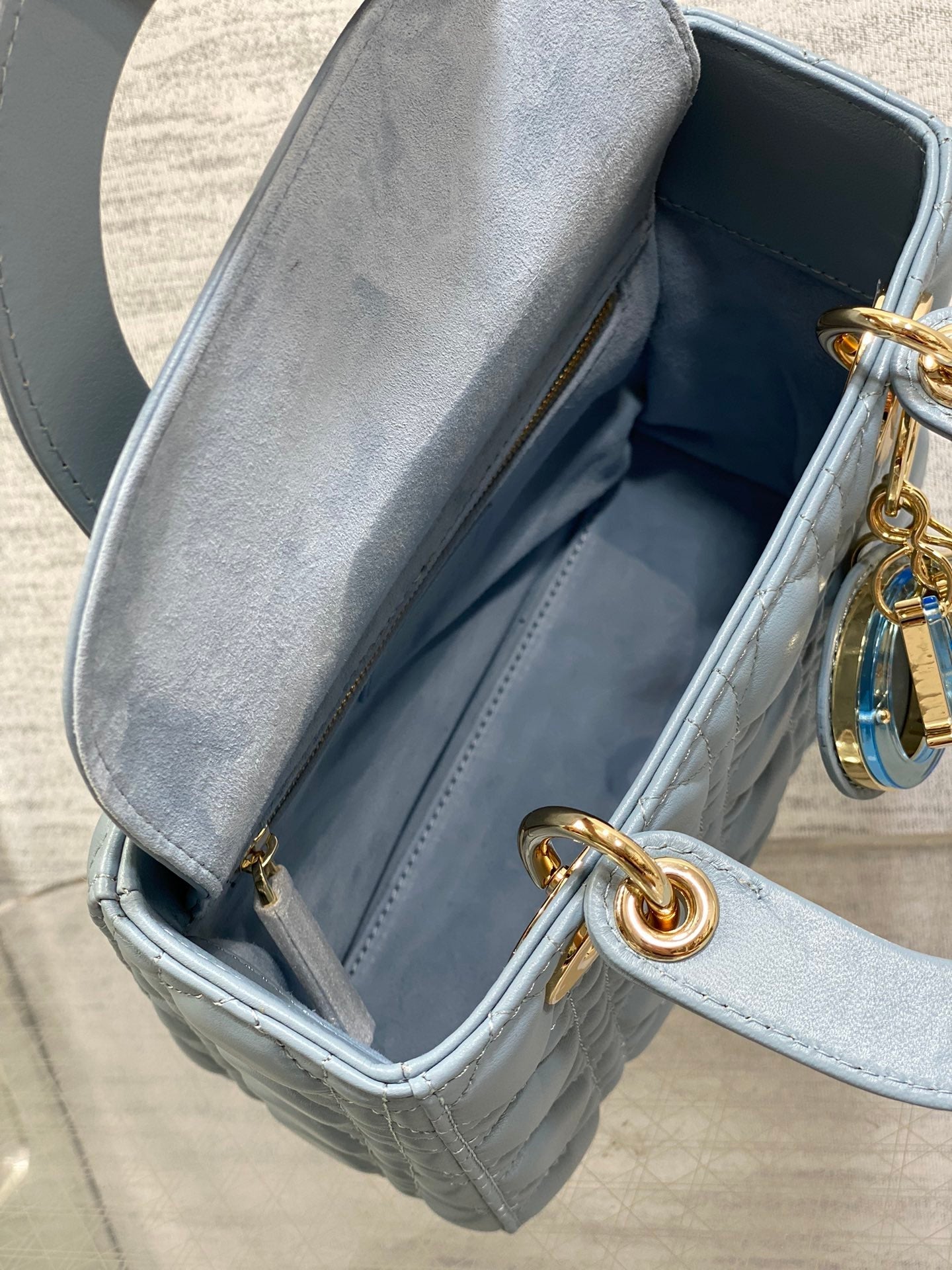LADY MINI-TASCHE 20 IN ZERULEANBLAUEM LAMMLEDER