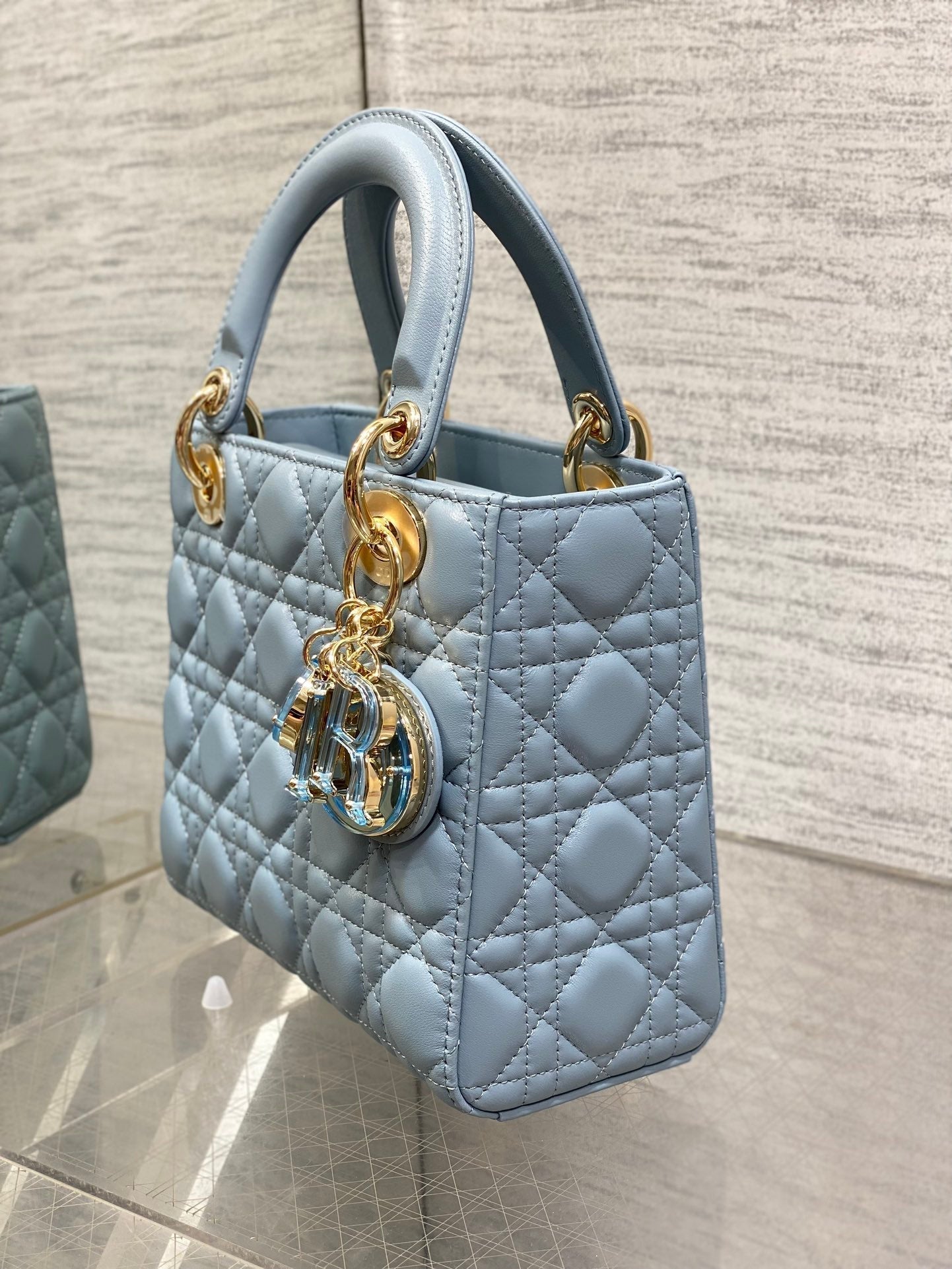 LADY MINI-TASCHE 20 IN ZERULEANBLAUEM LAMMLEDER