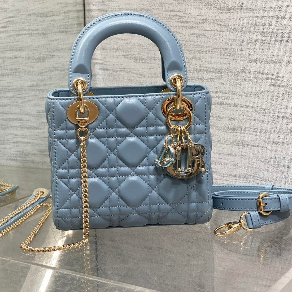 LADY MINI-TASCHE 17 IN ZERULEANBLAUEM LAMMLEDER