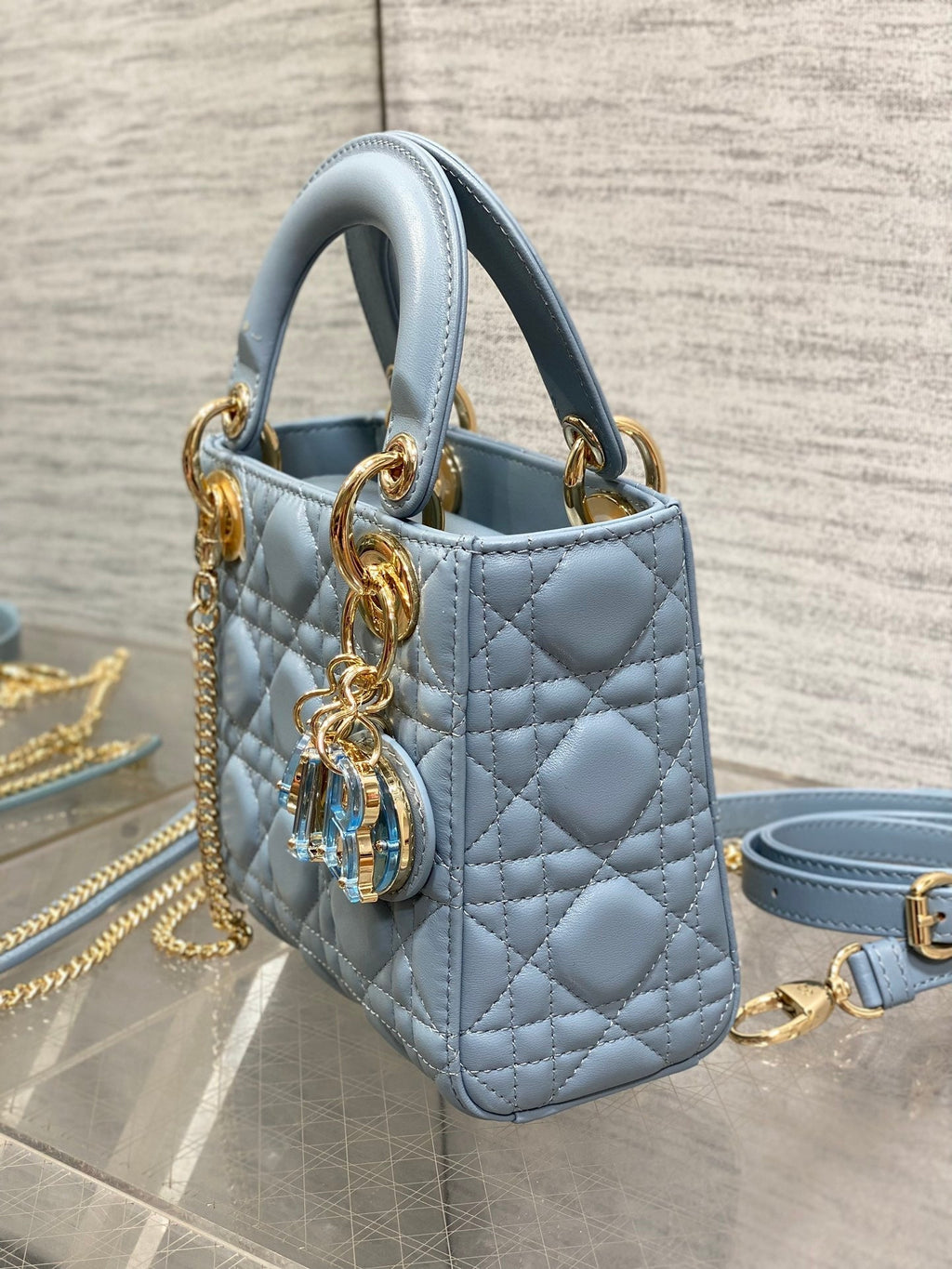 LADY MINI-TASCHE 17 IN ZERULEANBLAUEM LAMMLEDER