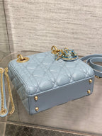 LADY MINI-TASCHE 17 IN ZERULEANBLAUEM LAMMLEDER