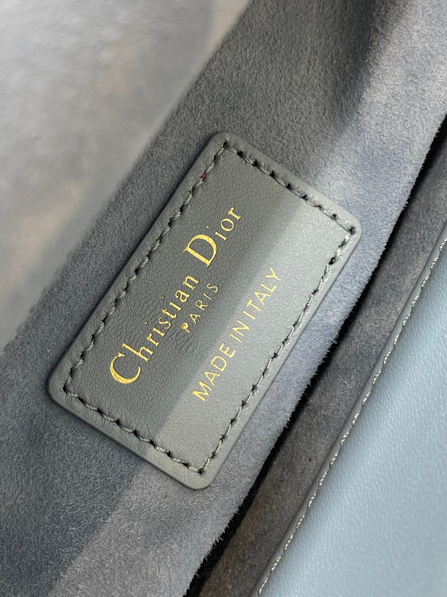 LADY MINI-TASCHE 17 IN ZERULEANBLAUEM LAMMLEDER