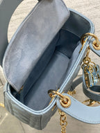 LADY MINI-TASCHE 17 IN ZERULEANBLAUEM LAMMLEDER