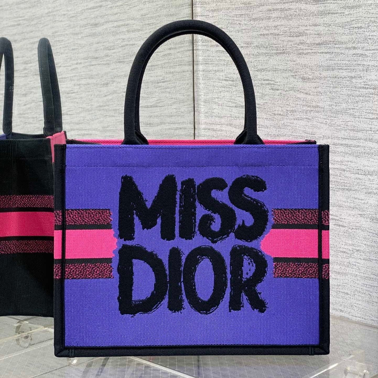 MITTLERE BUCHTASCHE 36 IN FARBENFROHER LEINWAND 226510