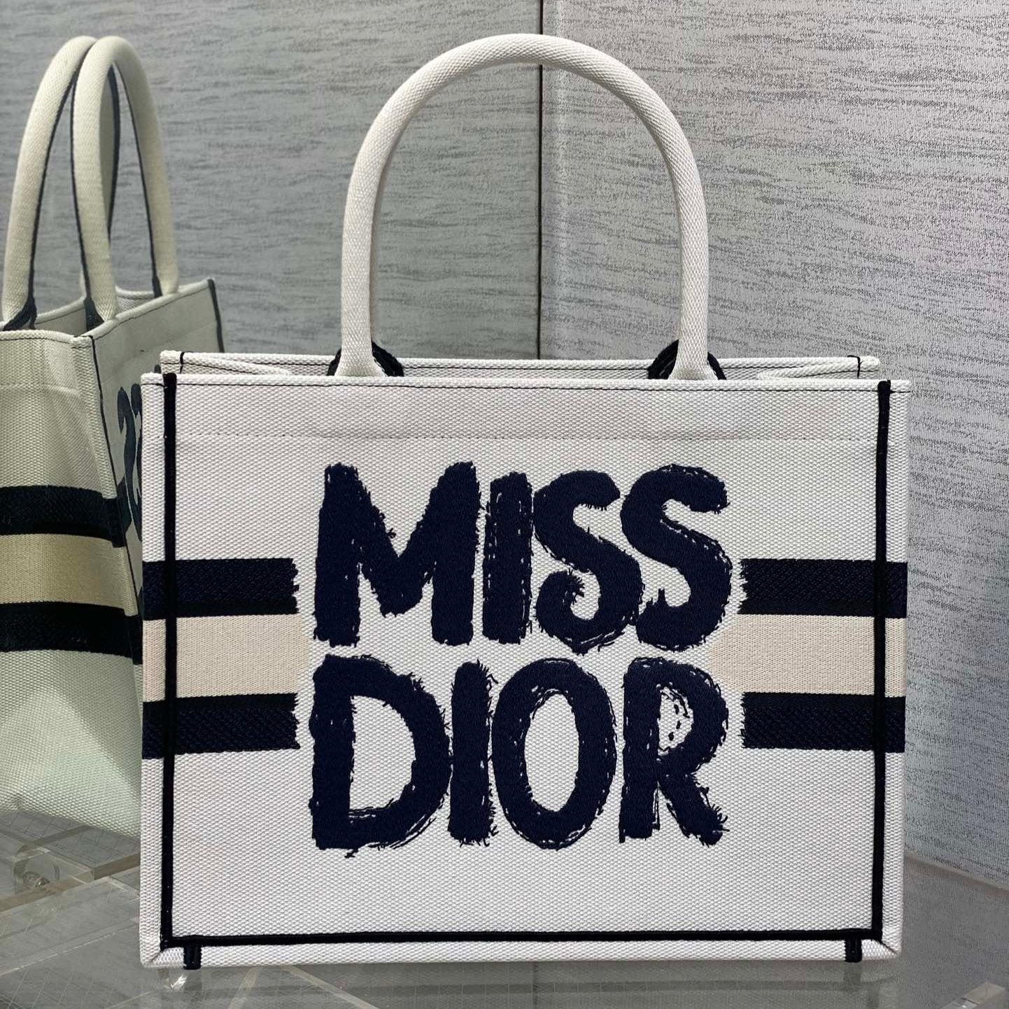 MITTLERE BUCHTASCHE 36 IN WEISS MIX SCHWARZES CANVAS 226504