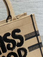 Buchtasche 26 Beige und Schwarz Miss Graffiti Stickerei