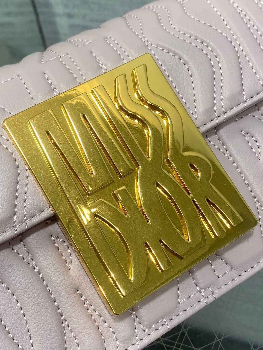 Klapptasche 18, hellrosa, komplett gesteppt, Kalbsleder