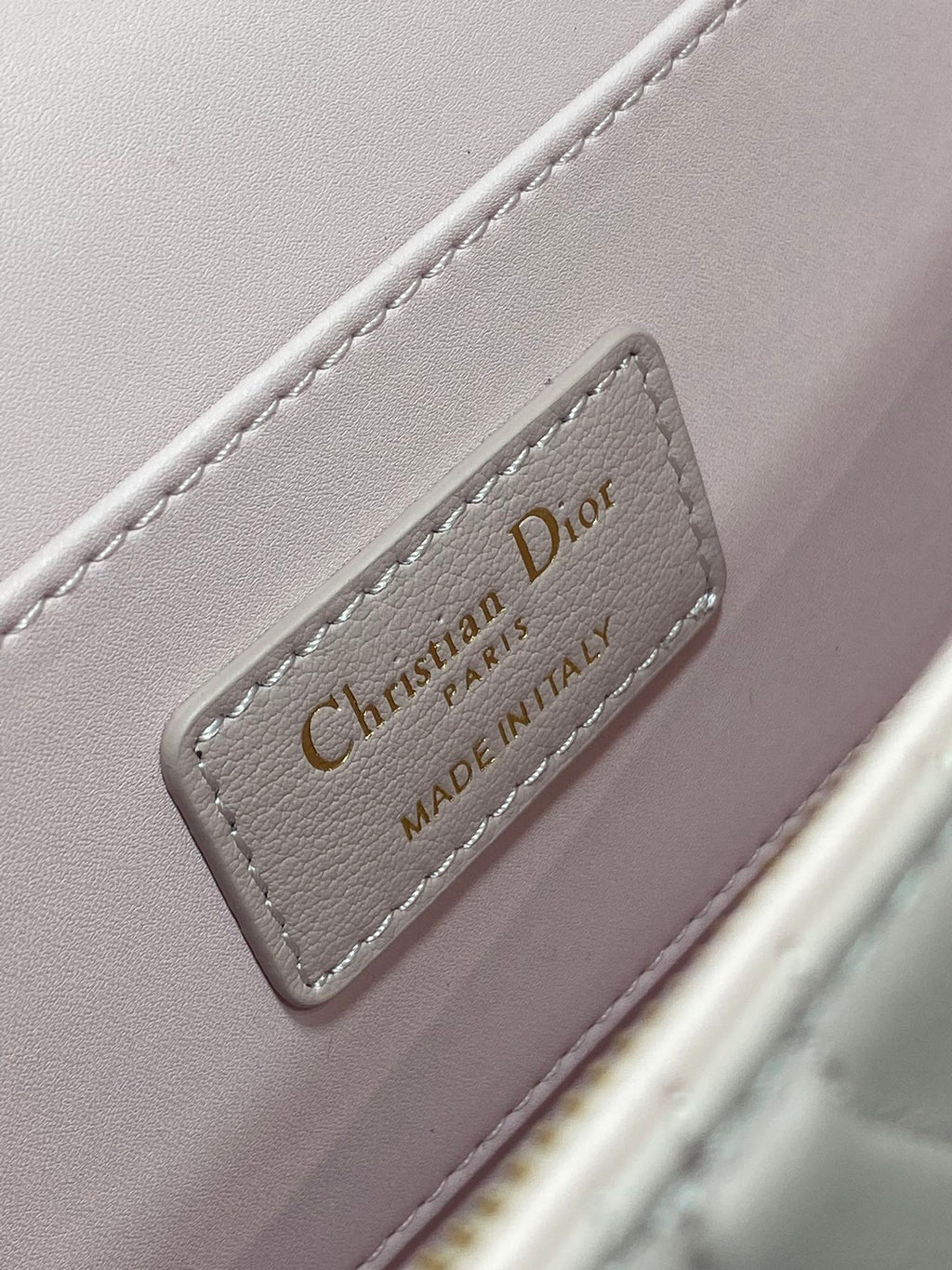 Klapptasche 18, hellrosa, komplett gesteppt, Kalbsleder