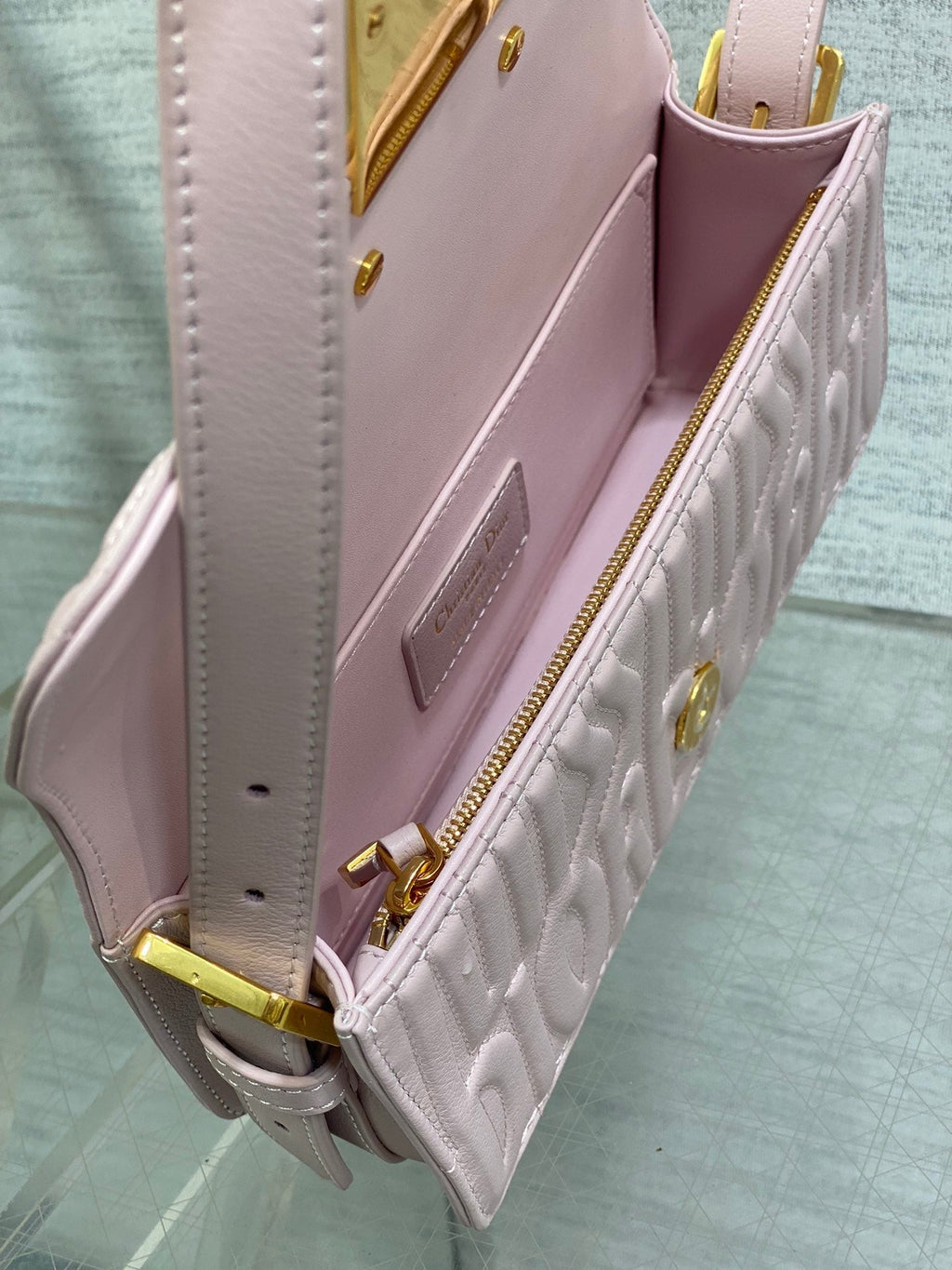 Klapptasche 18, hellrosa, komplett gesteppt, Kalbsleder