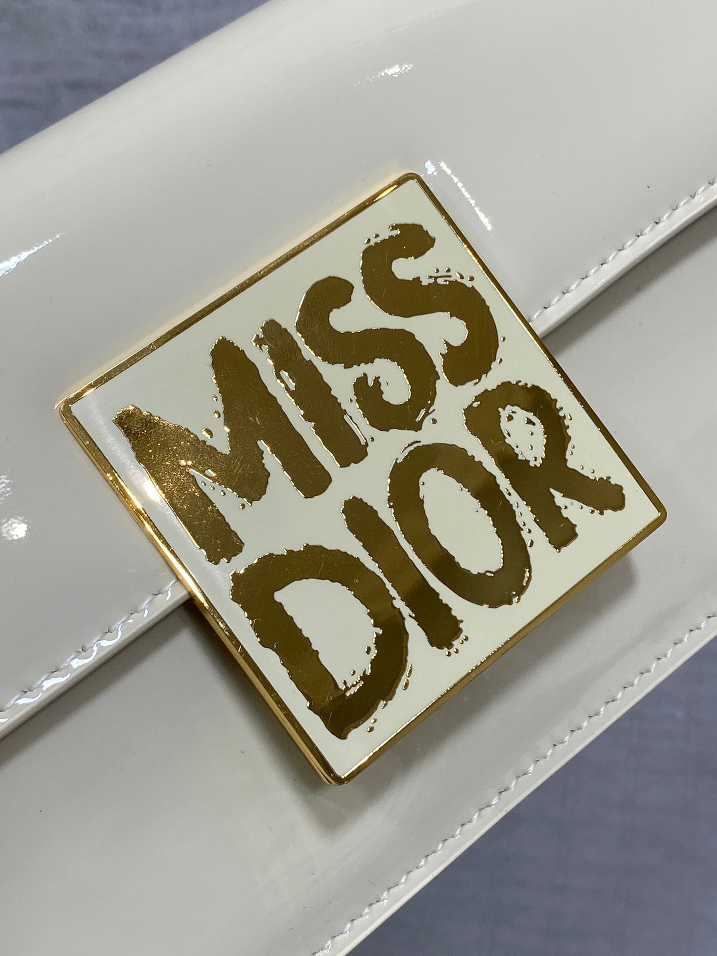 Klapptasche 18 Zoll, weißes Lackkalbsleder