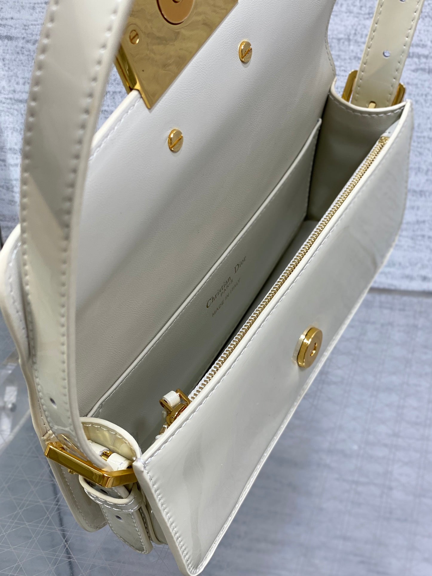 Klapptasche 18 Zoll, weißes Lackkalbsleder