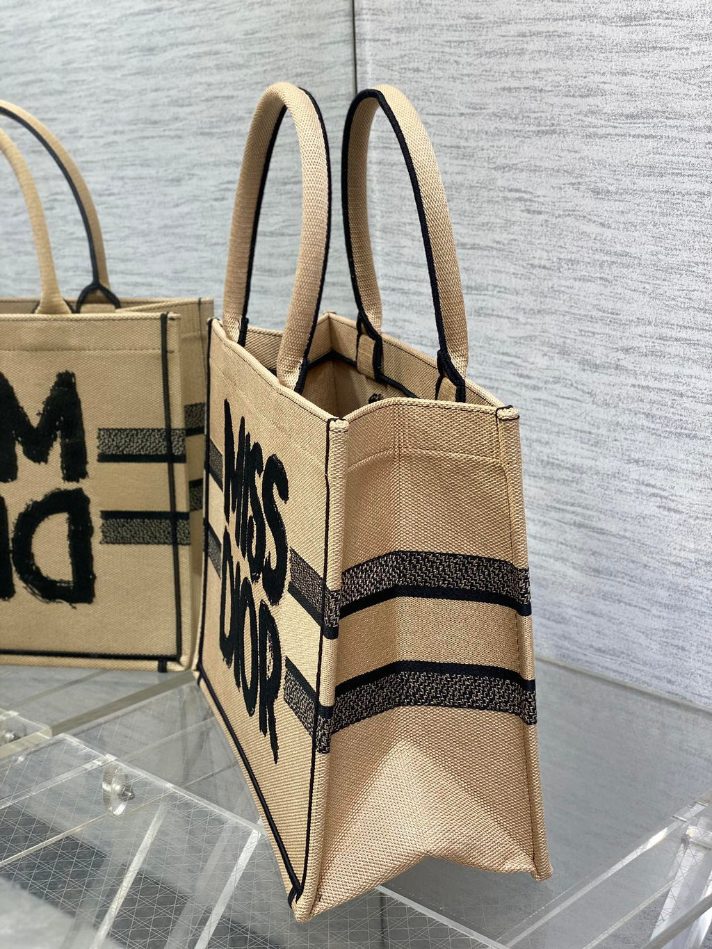 Tragetasche 36 Beige und Schwarz Miss Dior Graffiti-Stickerei