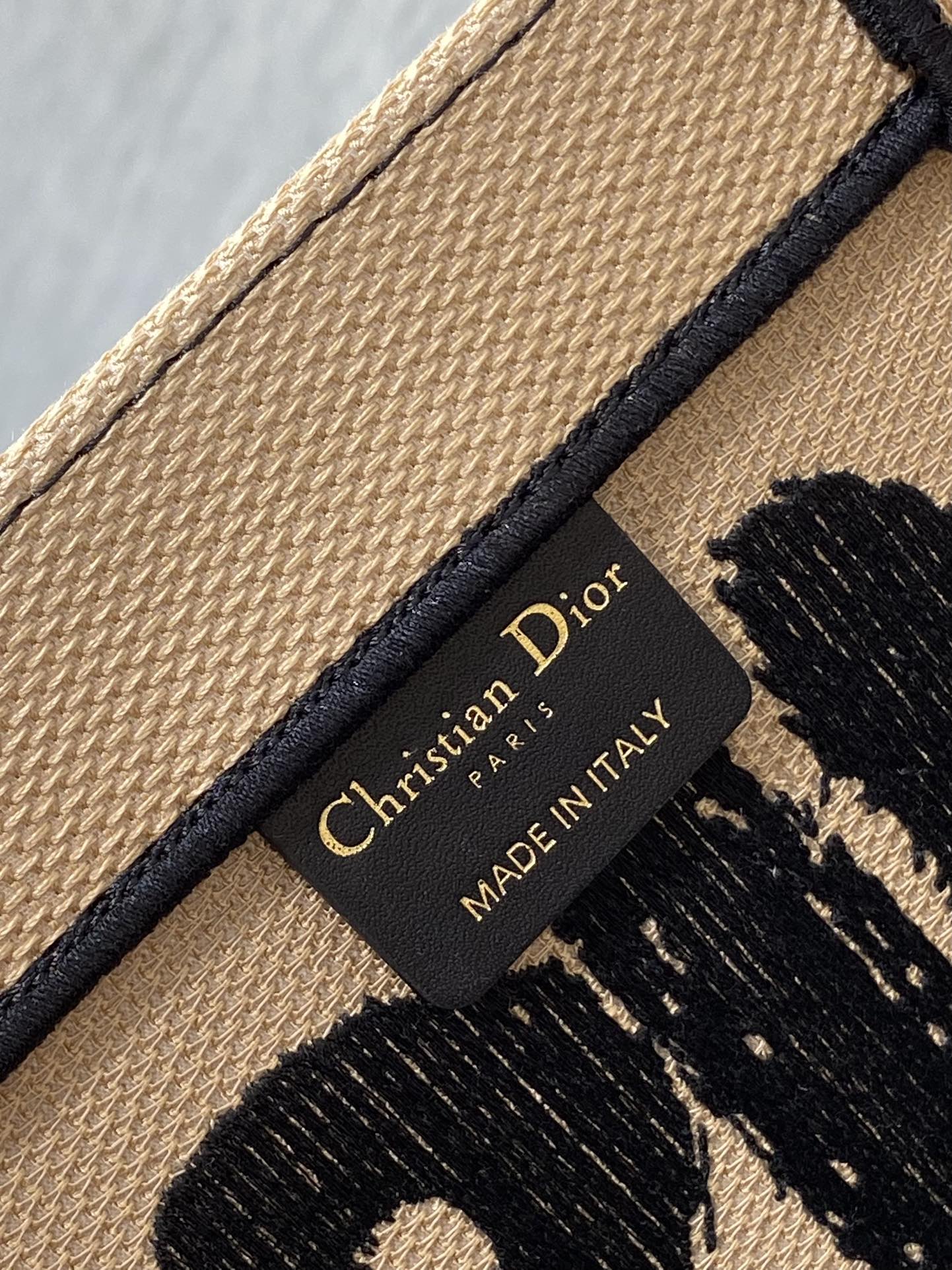 Tragetasche 36 Beige und Schwarz Miss Dior Graffiti-Stickerei