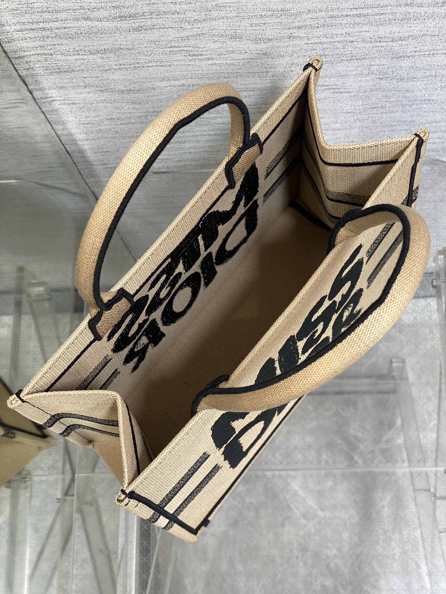 Tragetasche 36 Beige und Schwarz Miss Dior Graffiti-Stickerei