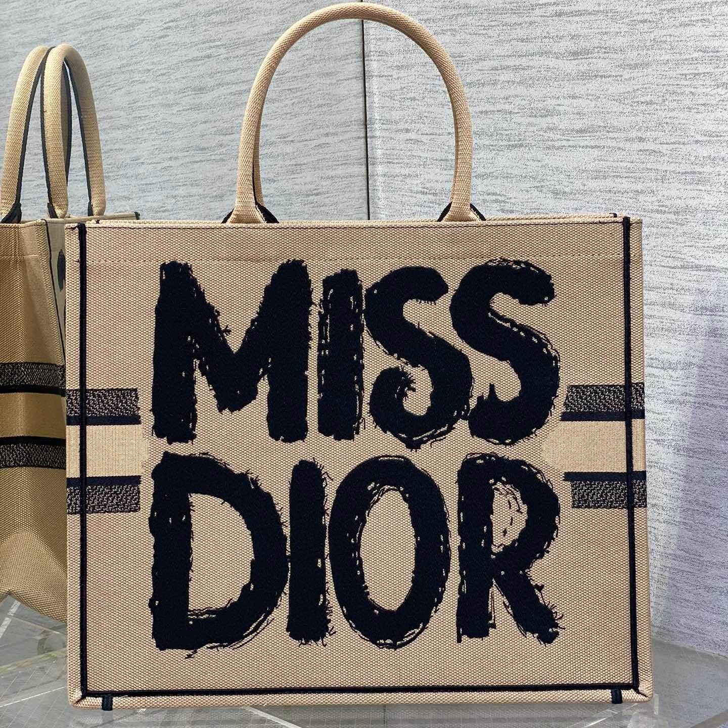 GROSSE BUCHTASCHE 42 BEIGE UND SCHWARZ MISS DIOR GRAFFITI-STICKEREI