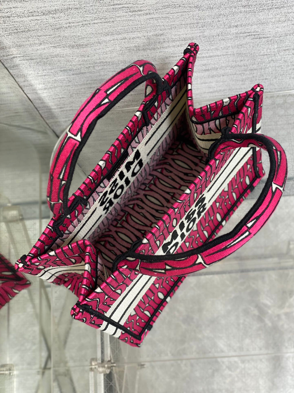 MISS TOTE 26 IN MAGENTA-LILA CANVAS