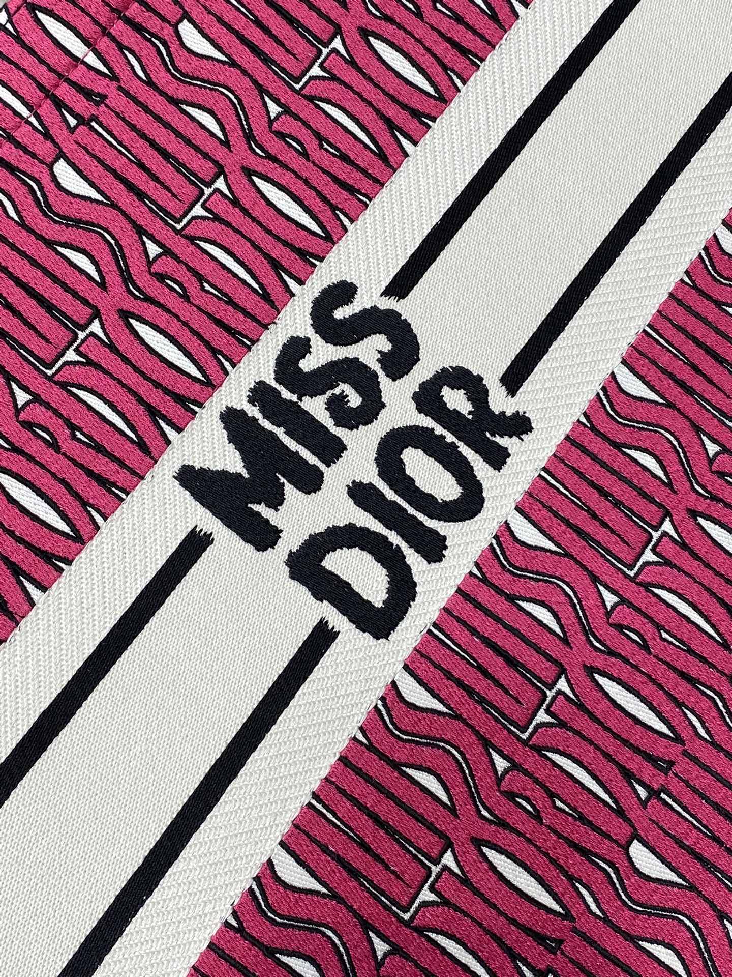 MISS GROSSE TASCHE 42 IN MAGENTA-LILA-CANVAS