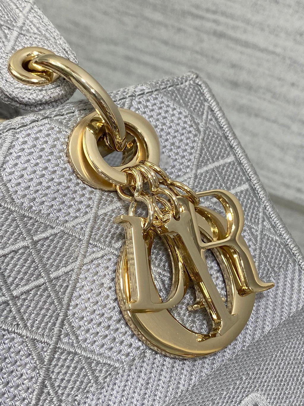 KLEINE 24-LADY-TASCHE AUS HELLGRAUEM CANVAS