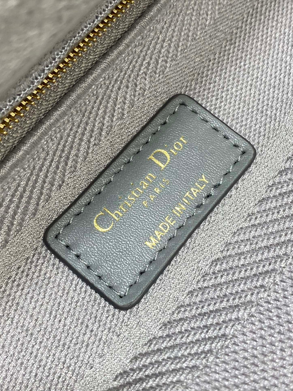 KLEINE 24-LADY-TASCHE AUS HELLGRAUEM CANVAS