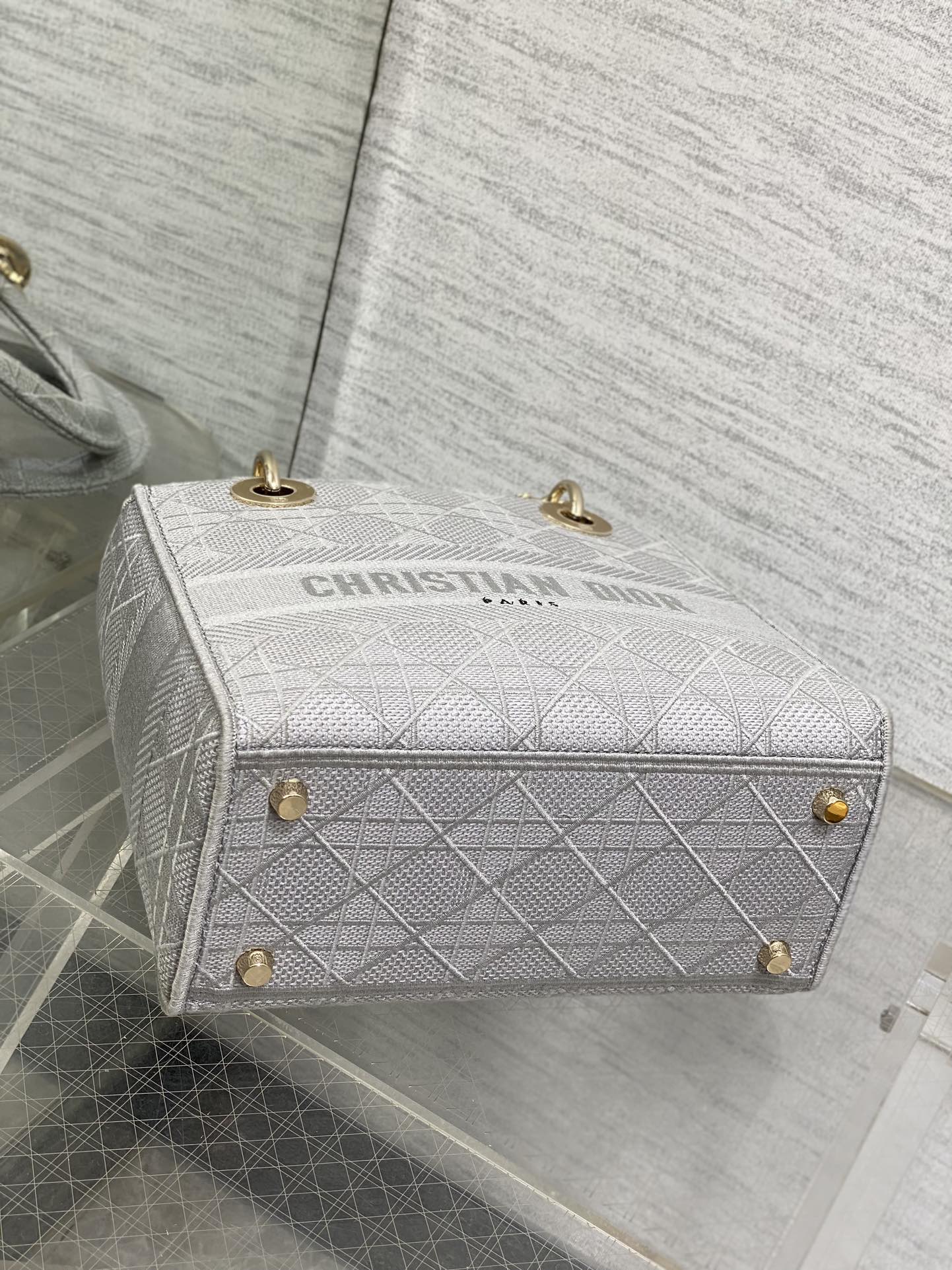 KLEINE 24-LADY-TASCHE AUS HELLGRAUEM CANVAS