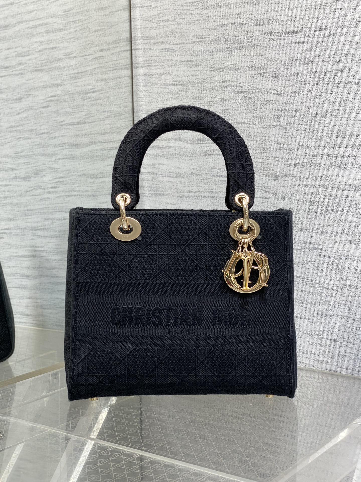 KLEINE 24-LADY-TASCHE AUS SCHWARZEM CANVAS